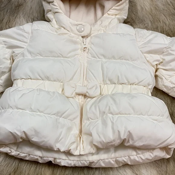 ❌Sold❌ 6-12 Month Gap Off-White Puffer Coat with Hood - Picture 2 of 10